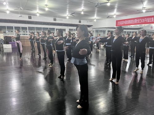 春寒料峭暖意寻 浔城室内休闲热